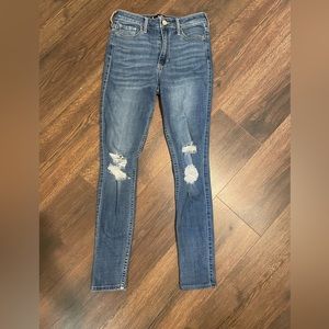 hollister skinny jeans with tiny rips.